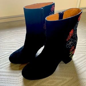 Embroidered suede Bettys boots
